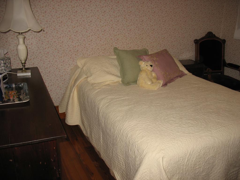 Hugging Bear Inn Bellows Falls Eksteriør bilde
