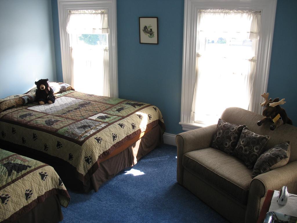 Hugging Bear Inn Bellows Falls Eksteriør bilde