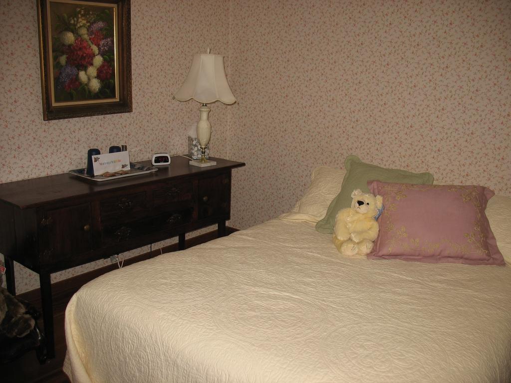 Hugging Bear Inn Bellows Falls Eksteriør bilde