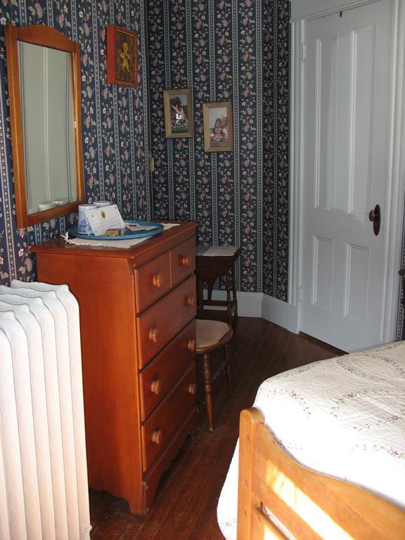 Hugging Bear Inn Bellows Falls Eksteriør bilde