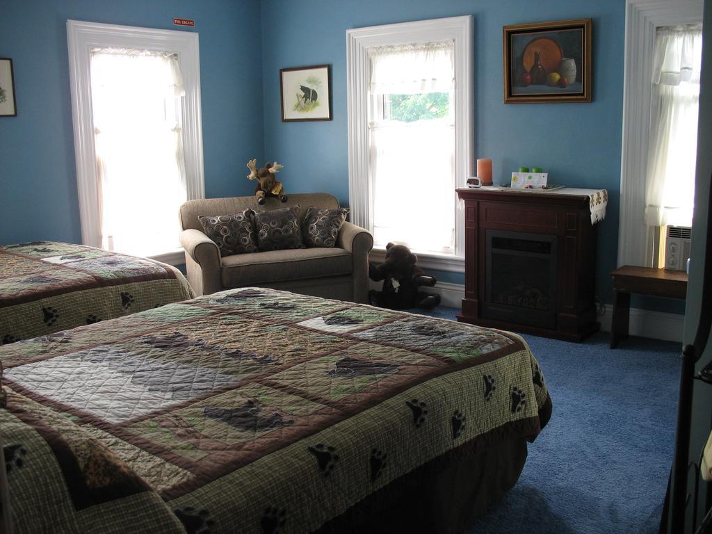 Hugging Bear Inn Bellows Falls Eksteriør bilde