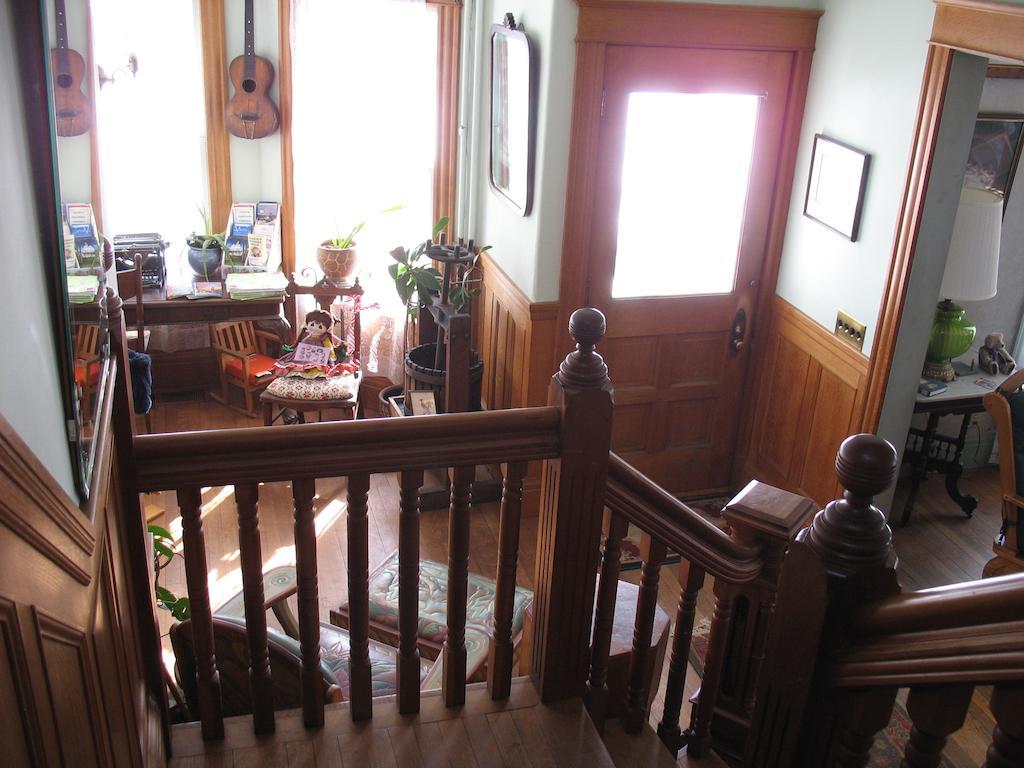 Hugging Bear Inn Bellows Falls Eksteriør bilde