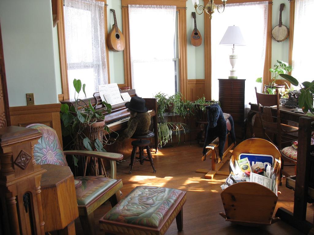 Hugging Bear Inn Bellows Falls Eksteriør bilde