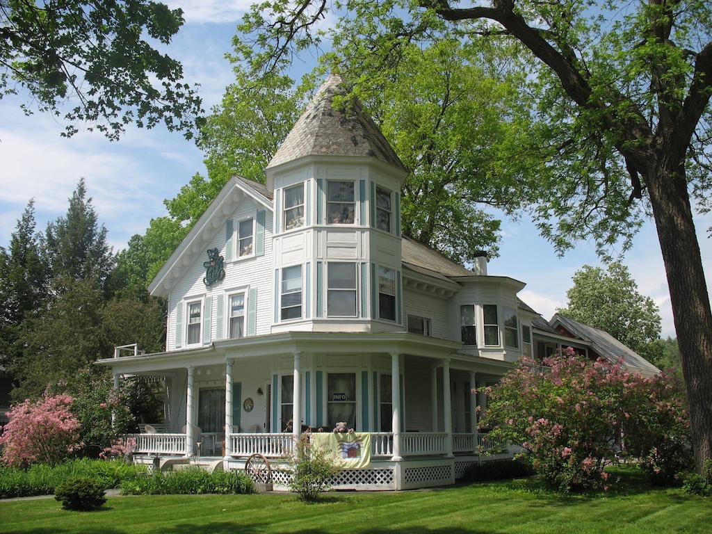 Hugging Bear Inn Bellows Falls Eksteriør bilde